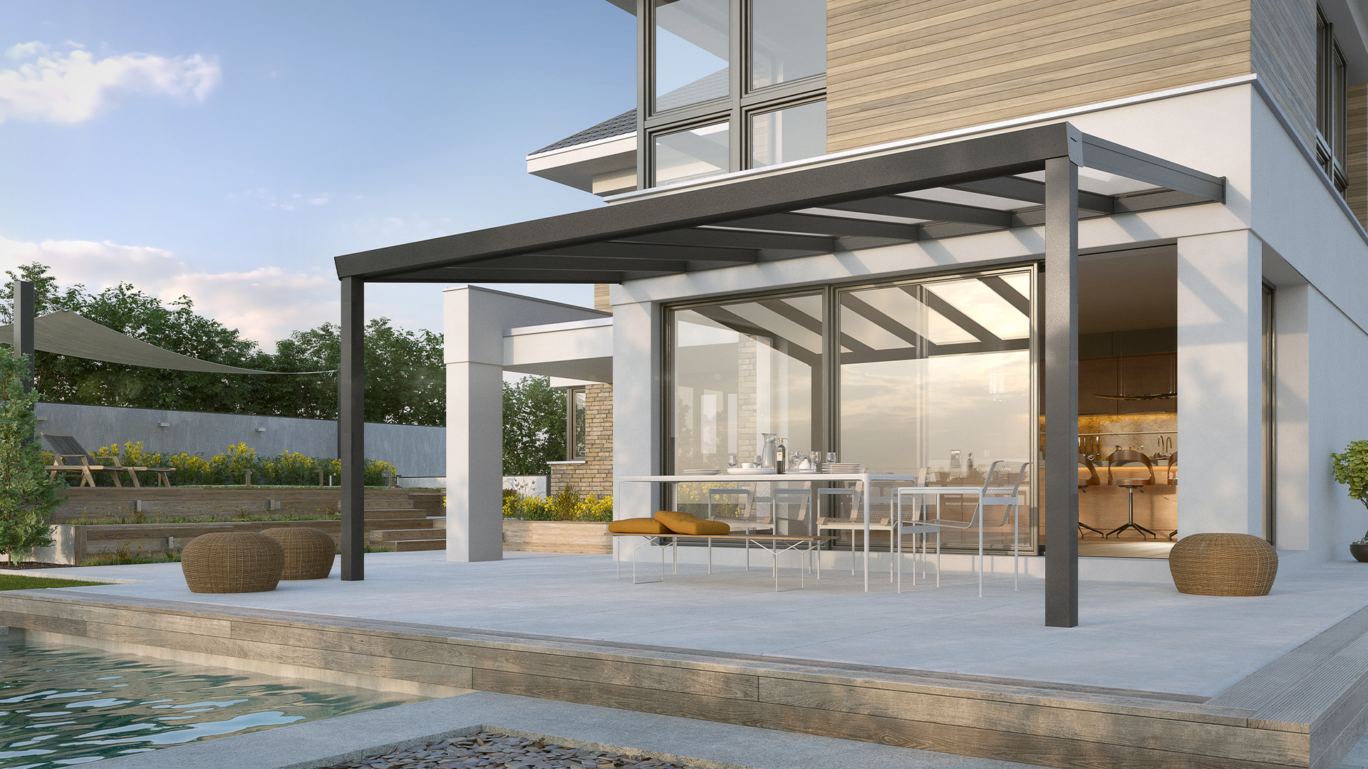 Moderne Terrasse mit Glasüberdachung, weißen Möbeln und Pool, umgeben von grüner Natur.